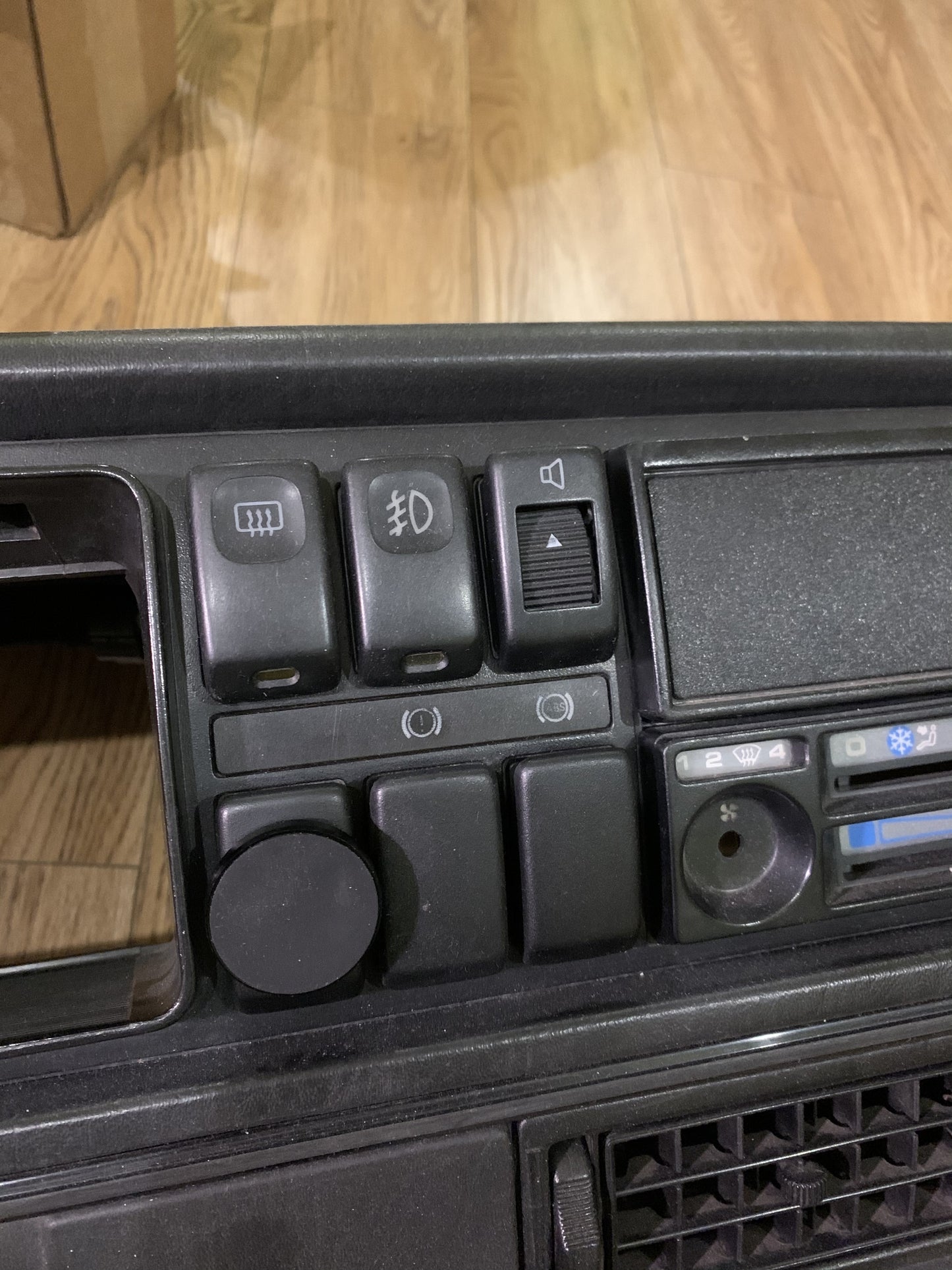 Magnetic phone mount for VW Golf Jetta mk2